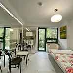 아파트 Mirror